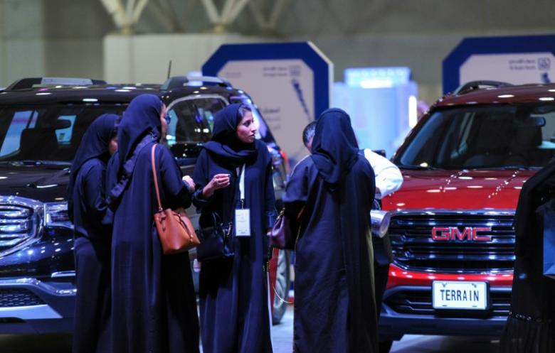 السعودية بدأت اصدار رخص قيادة سيارات للنساء