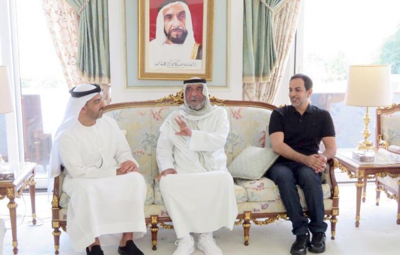 الشيخ خليفة بن زايد يستقبل في فرنسا وفدا من بلاده