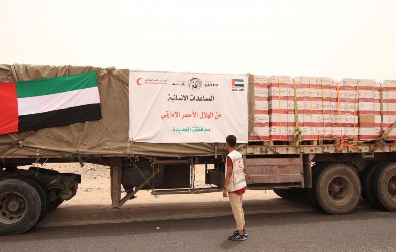 " الهلال الأحمر الإماراتي " يسير جسرا إغاثيا عاجلا للحديدة يضم 10 بواخر و3 طائرات