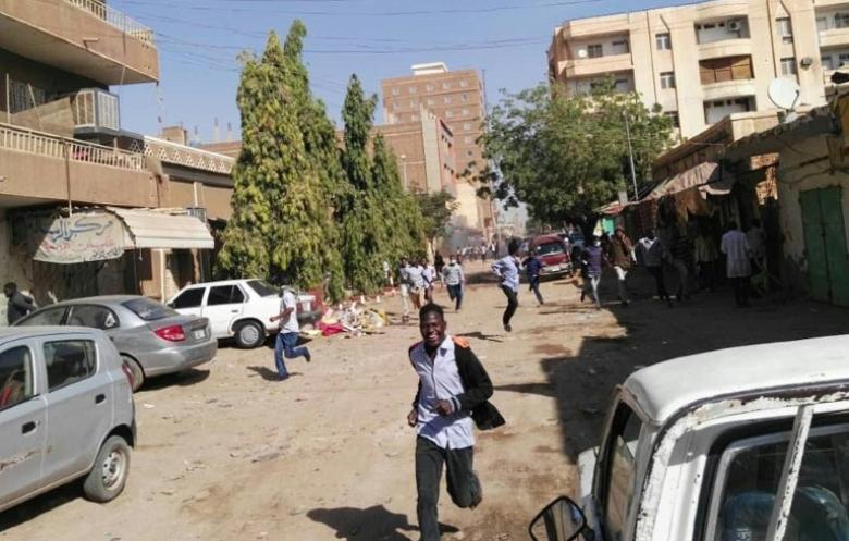 الشرطة السودانية تفرّق متظاهرين في الخرطوم وأم درمان بالغاز المسيل للدموع