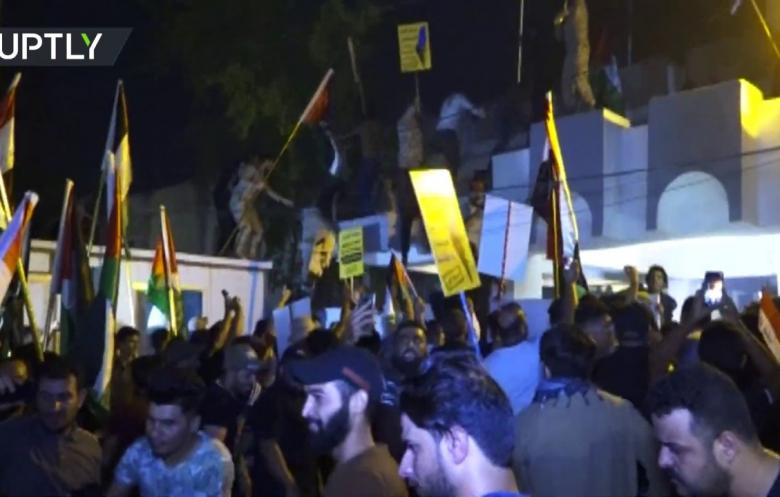 البحرين تستدعي سفيرها في بغداد للتشاور إثر "اعتداء" على سفارتها
