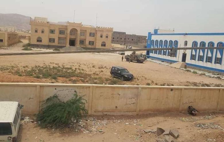استكمال السيطرة على مدينة عتق والقوات الخاصة تخلي جميع مواقعها