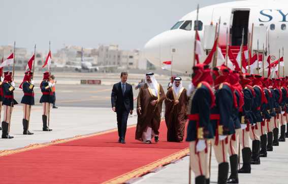 الرئيس الأسد يصل المنامة للمشاركة في أعمال القمة العربية الـــ 33