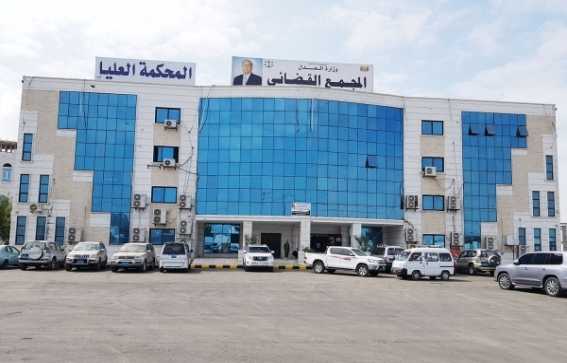 نيابة عدن تمنع ضابطاً من السفر في قضية اعتداء جنسي على طفل