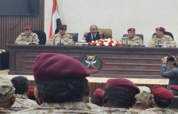 تحركات حكومية يمنية مكثفة لإعادة تفعيل المؤسسات الخدمية