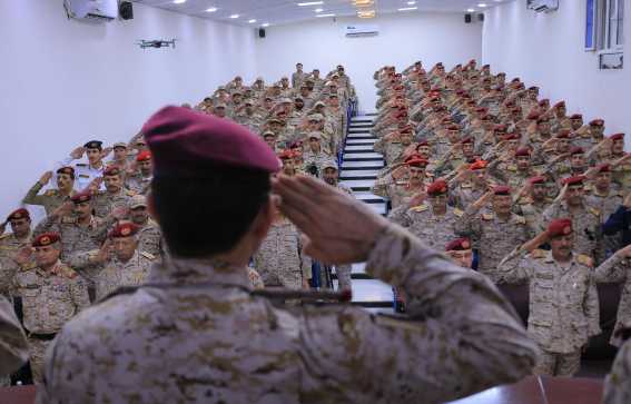 القوات المسلحة اليمنية تحذر الحوثيين من استمرار تهديد أمن البحر الأحمر