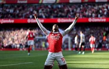 أرسنال يسترد صدارة الدوري الإنكليزي مؤقتا بانتصار صعب على نيوكاسل
