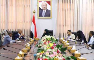 الحكومة اليمنية تبحث مع البنك الدولي توسيع دعم النقل والتجارة والبنية التحتية