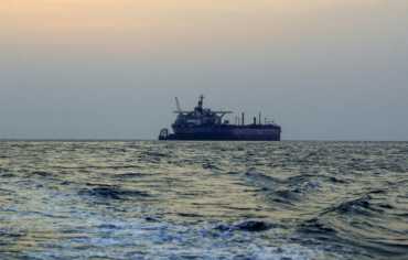 بريطانيا ترسل سفينة حربية إلى البحر الأحمر لحماية الشحن