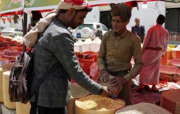 مصانع الأغذية في اليمن تعاني من إغراق الأسواق بالمنتجات المستوردة