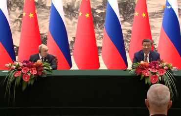 شي خلال لقائه بوتين: العلاقة بين بكين وموسكو مواتية للسلام