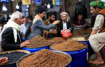 القصف الأميركي يُغيّب أسواق العيد في اليمن