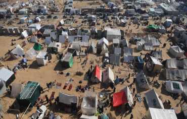 كارثة نازحين تلوح بالأفق.. العدوان يزحف نحو "الملاذ الأخير" في غزة