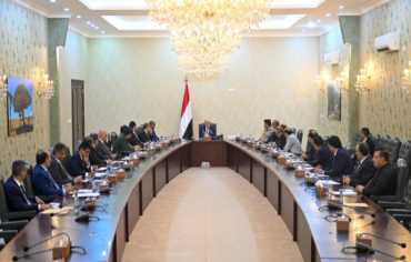 العليمي يرأس أول اجتماع لحكومة بن بريك ويشدد على العمل من الداخل