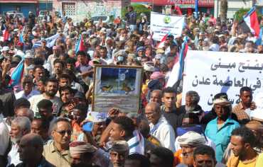 السلطة الشرعية في اليمن حين تتحول إلى مسرح انقسام