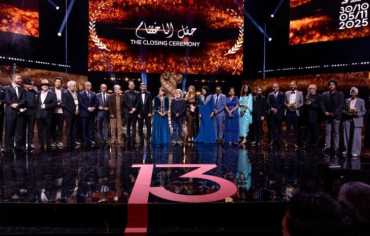 الشاب مامي يحيي حفل ختام مهرجان وهران الدولي للفيلم العربي بالجزائر