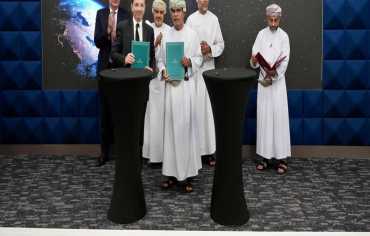 عُمان توقع اتفاقية لتصنيع أول قمر صناعي للاتصالات