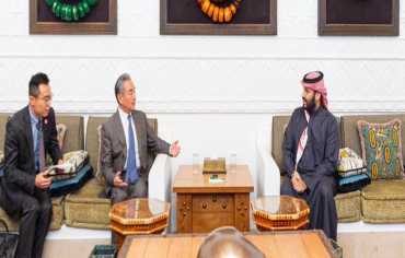 ولي العهد السعودي يبحث مع وزير خارجية الصين التطورات الإقليمية