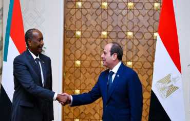 مصر من الدعم السياسي إلى التلويح العسكري في السودان