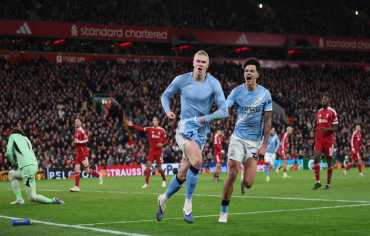 السيتي يعود بانتصار مهم من أرض ليفربول ويستمر بملاحقة أرسنال