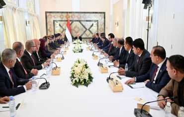 العليمي يحدد أولويات الحكومة اليمنية: تحسين الخدمات وترسيخ الأمن