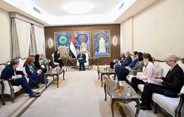 العليمي: لا سلام بلا دولة واحدة وهناك دعم دولي متزايد للحكومة اليمنية