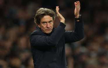 توتنهام يقيل مدربه فرانك لتراجع النتائج واقترابه من منطقة الهبوط