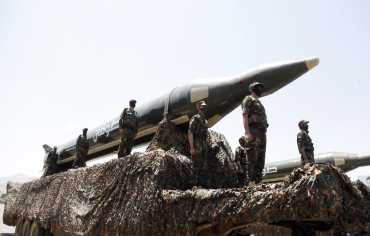 الحوثيون يستنفرون في صنعاء... وخياراتهم محدودة بعد ضرب إيران