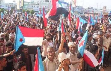 "المجلس الانتقالي" يدعو إلى تظاهرة في عدن احتجاجاً على إغلاق مقاره