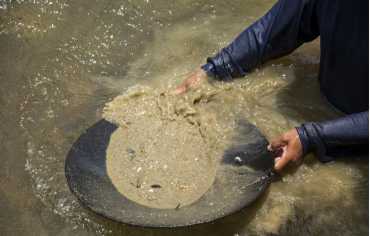 تنقيب غير قانوني عن الذهب في حضرموت وسط تحذيرات من المخاطرة