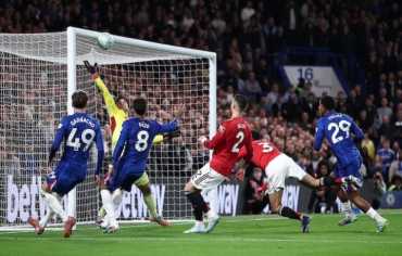 مانشستر يونايتد يتجاوز كبوته ويعمق جراح تشيلسي بخسارة جديدة