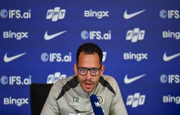 نادي تشلسي يُقيل مدربه روزينيور بسبب ضعف النتائج