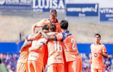 «لا ليغا»: برشلونة يضع يداً على اللقب بثنائية في خيتافي