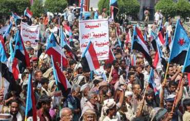 رفض الدمج والتلويح بالشارع.. "المجلس الانتقالي" المنحل يعود للتصعيد