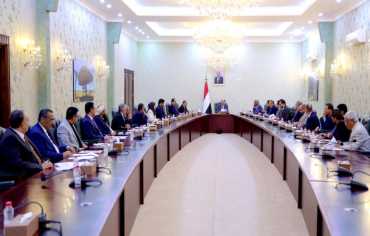 العليمي يجري تعديلاً حكومياً شمل ثلاث حقائب وزارية