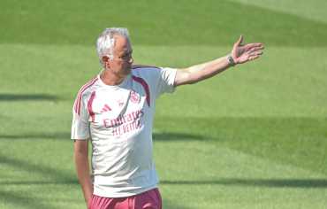 مورينيو يبدأ حقبته الثانية مع ريال مدريد ودرس لنجوم الصف الأول